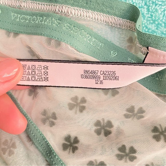 Victoria’s Secret mesh clover bikinis, size M. NWOT. - Picture 4 of 4